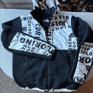 The North Face Graphic Black/White Denali Fleece Jacket Boys XL